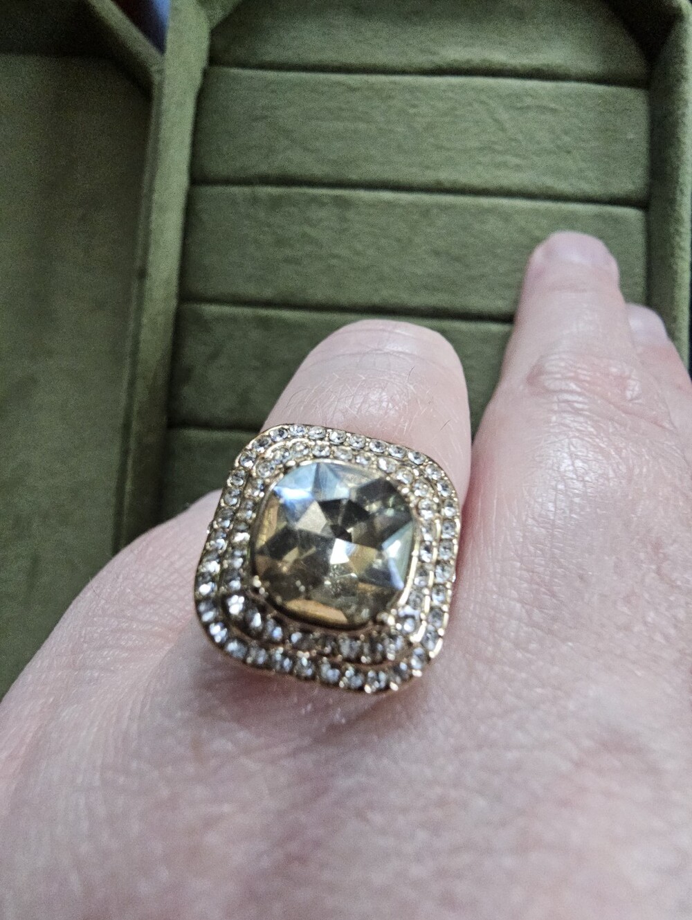 Avon Ring Size 6 - Picture 3 of 6